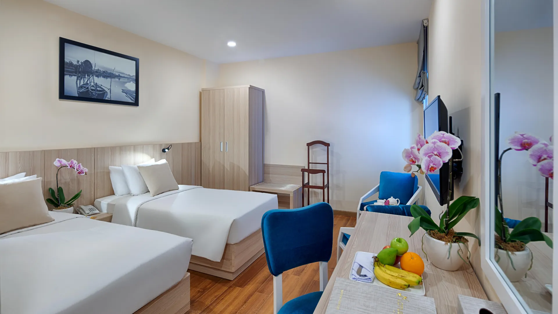 Happy Life Grand Hotel & Rooftop Skybar Ho Chi Minh City 4*,