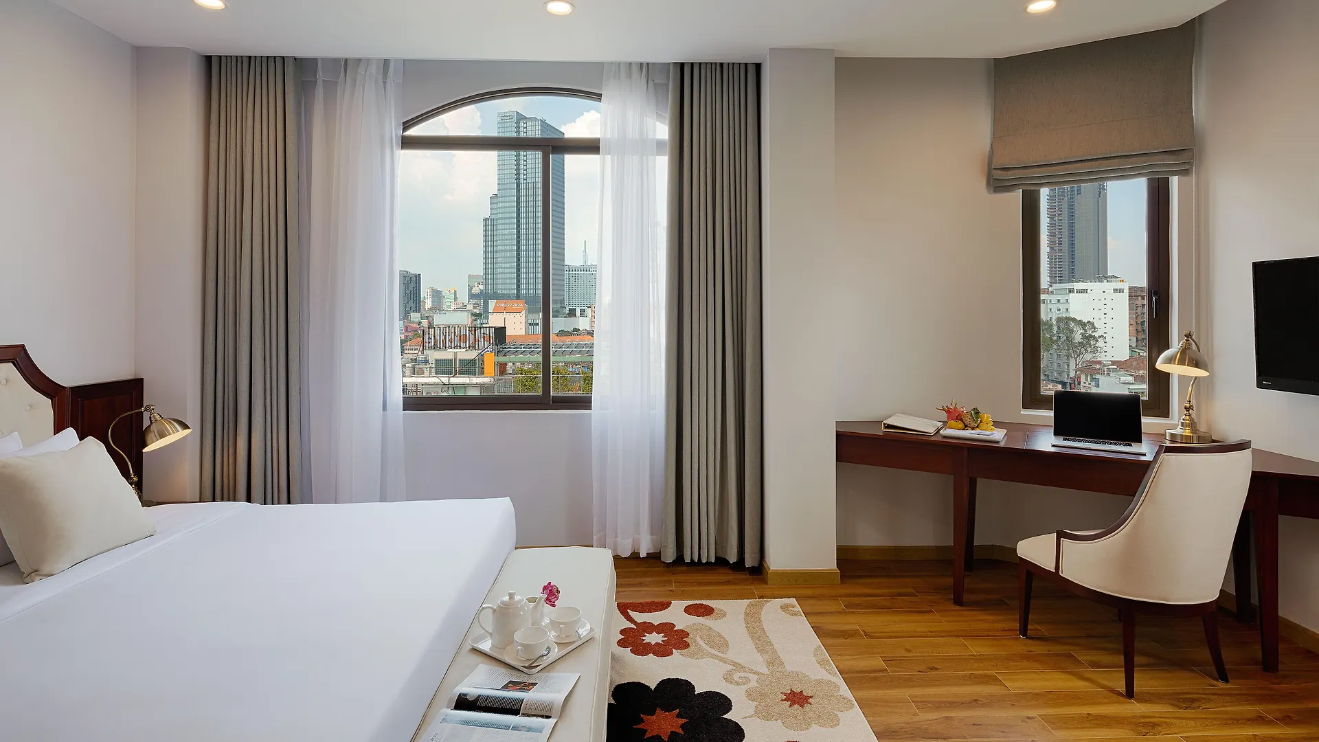 Happy Life Grand Hotel & Rooftop Skybar Ho Chi Minh City 4*,