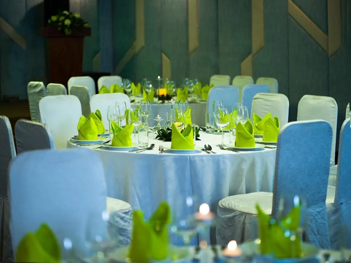 Happy Life Grand Hotel & Rooftop Skybar Ho Chi Minh City