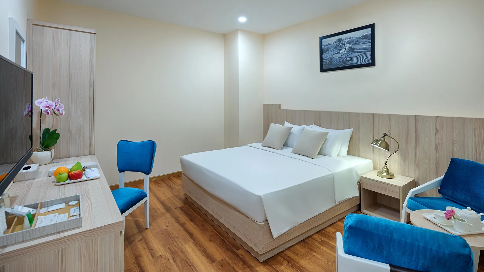 Happy Life Grand Hotel & Rooftop Skybar Ho Chi Minh City 4*,