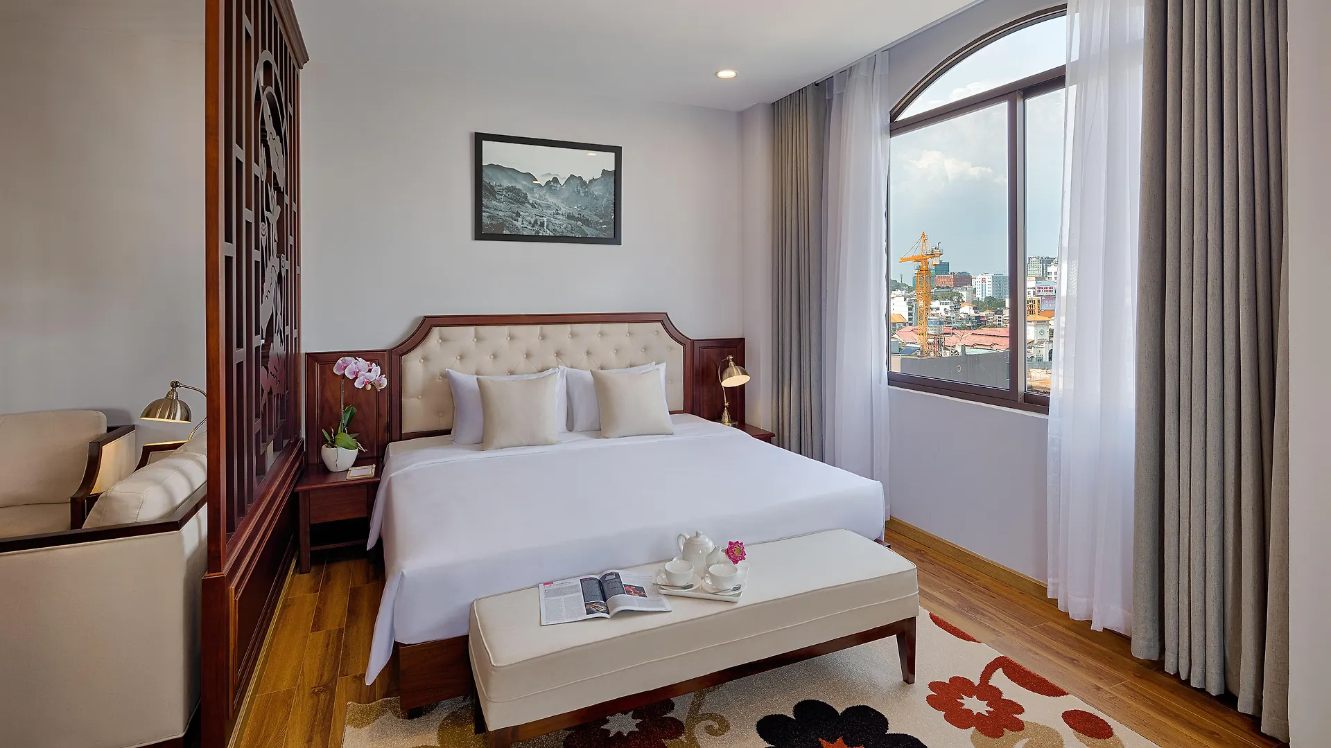 Happy Life Grand Hotel & Rooftop Skybar Ho Chi Minh City