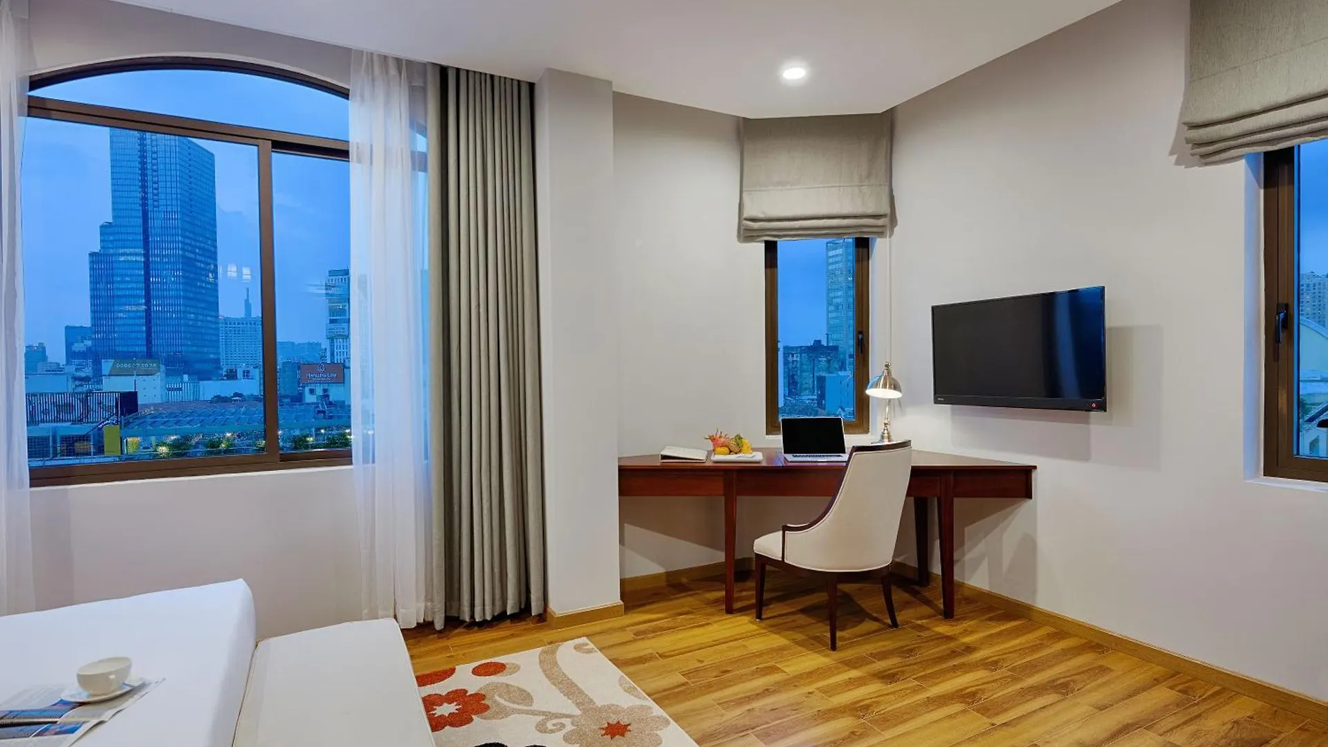 Happy Life Grand Hotel & Rooftop Skybar Ho Chi Minh City