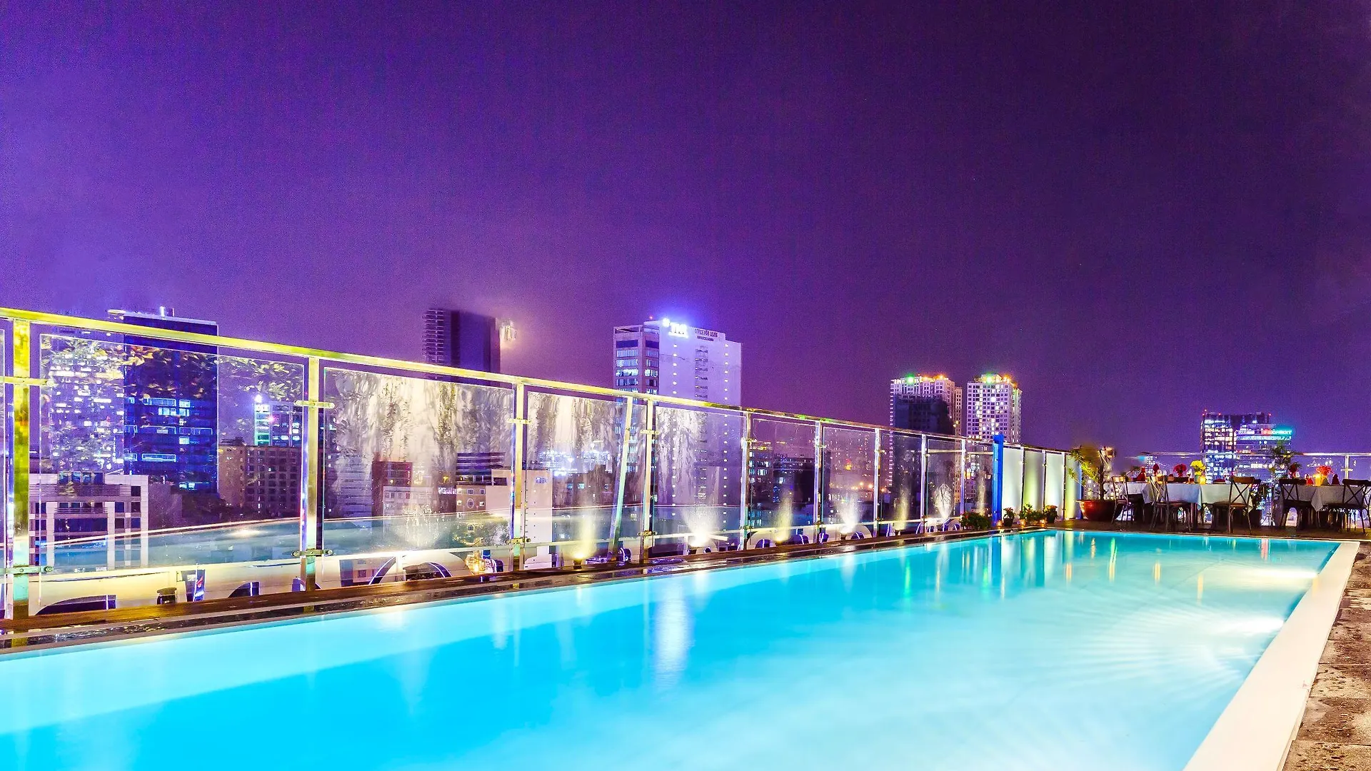 Happy Life Grand Hotel & Rooftop Skybar Ho Chi Minh City