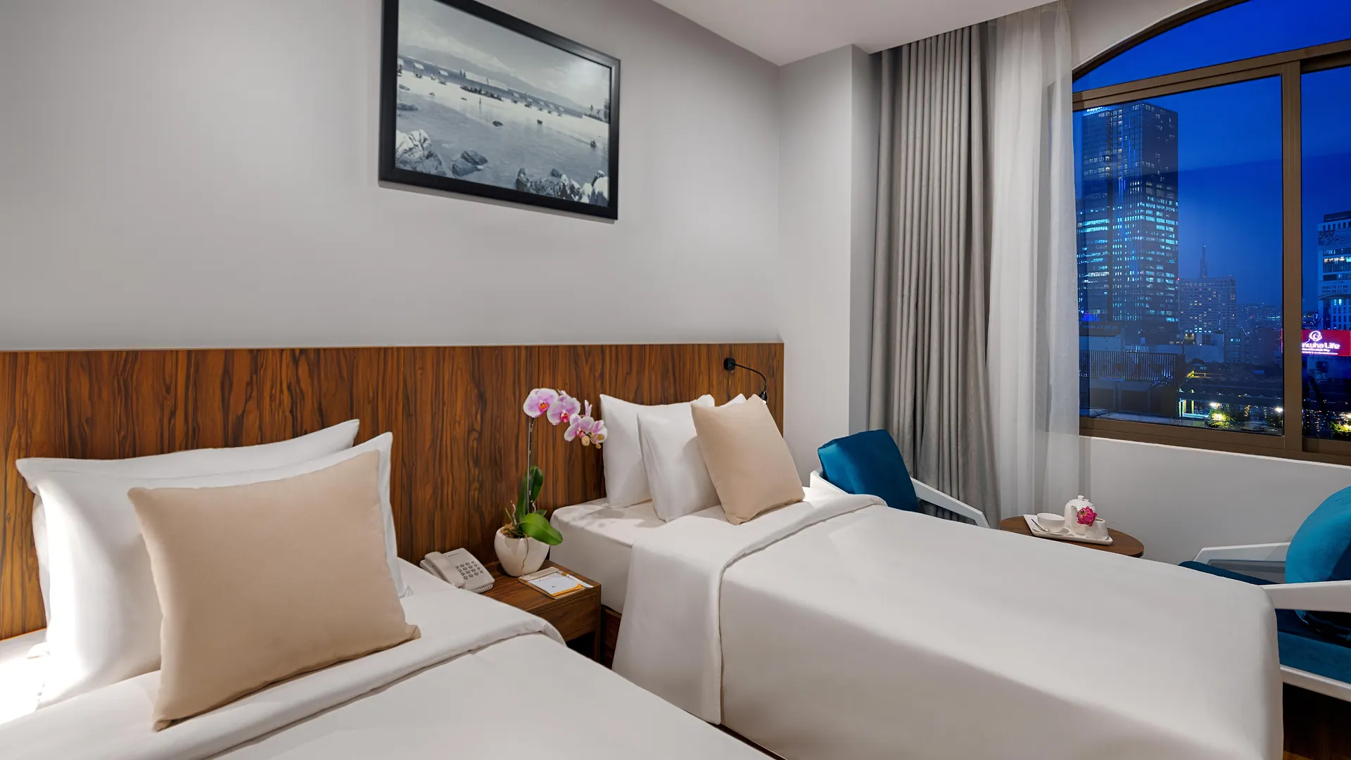 Happy Life Grand Hotel & Rooftop Skybar Ho Chi Minh City
