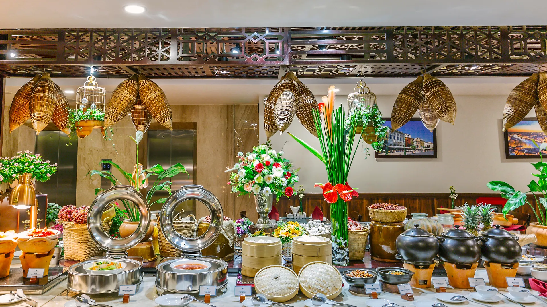Happy Life Grand Hotel & Rooftop Skybar Ho Chi Minh City 4*,  Vietnam