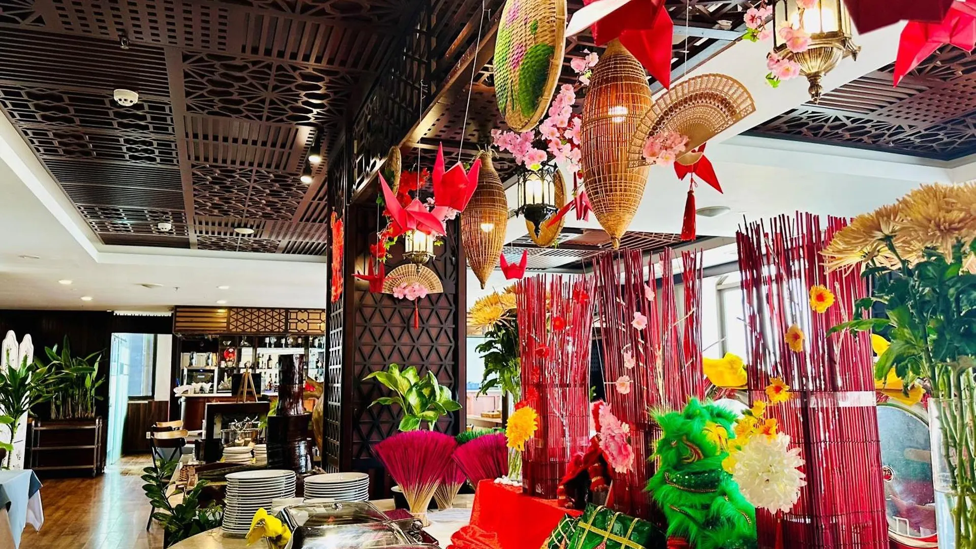 Happy Life Grand Hotel & Rooftop Skybar Ho Chi Minh City