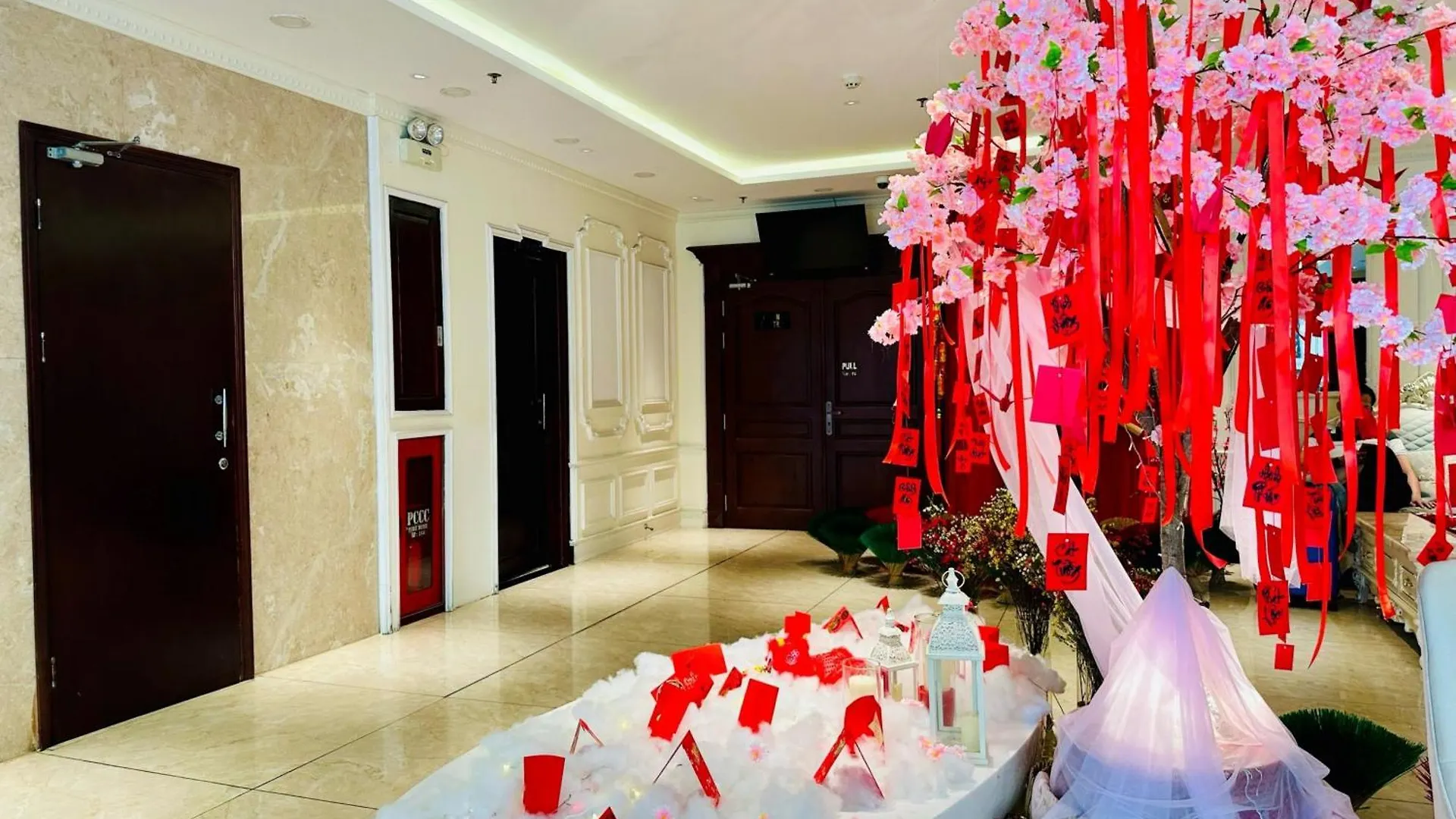 Happy Life Grand Hotel & Rooftop Skybar Ho Chi Minh City