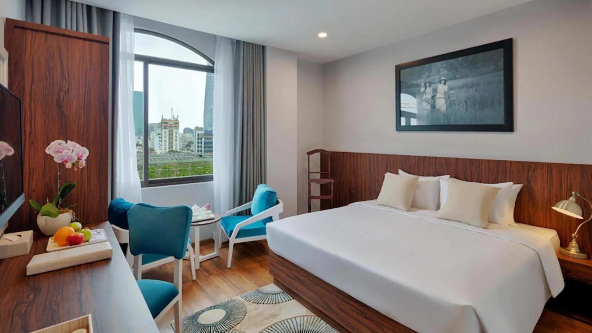 Happy Life Grand Hotel & Rooftop Skybar Ho Chi Minh City