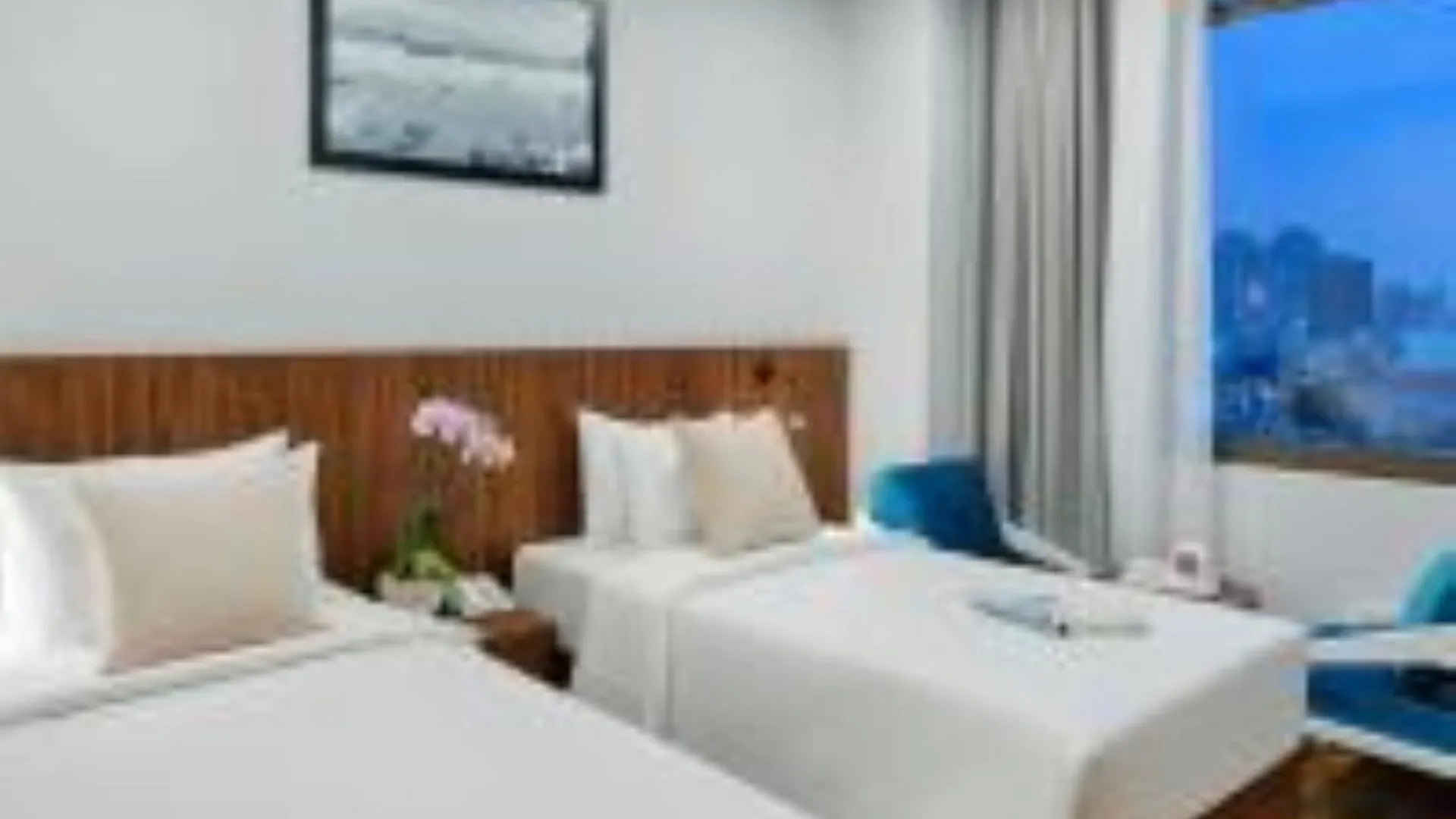 Happy Life Grand Hotel & Rooftop Skybar Ho Chi Minh City 4*,  Vietnam