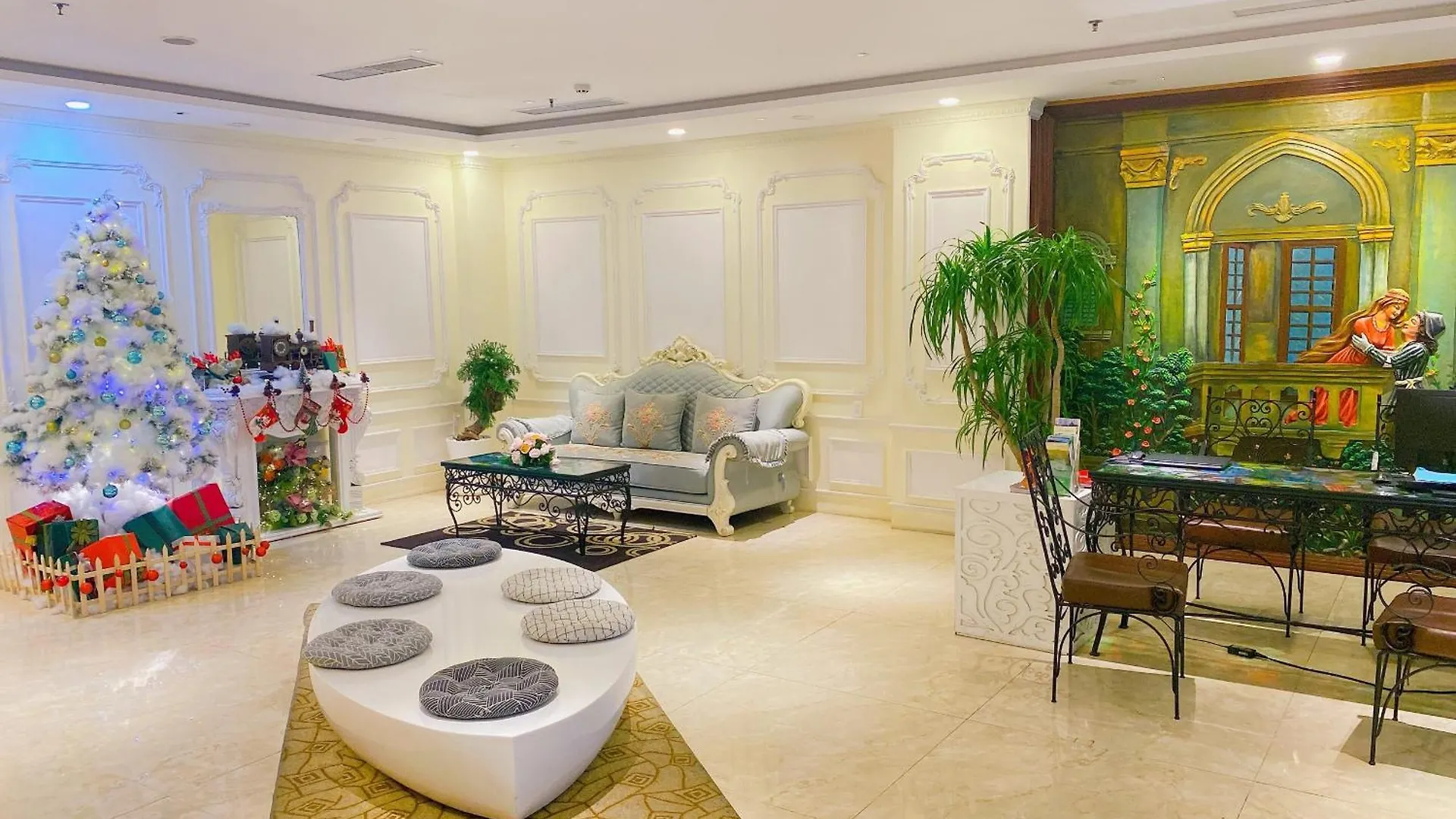 Happy Life Grand Hotel & Rooftop Skybar Ho Chi Minh City 4*,  Vietnam