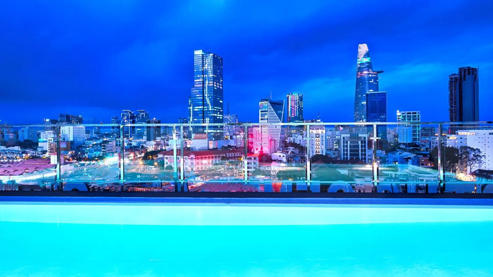 Happy Life Grand Hotel & Rooftop Skybar Ho Chi Minh City