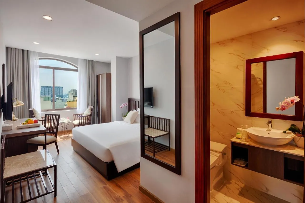 Happy Life Grand Hotel & Rooftop Skybar Ho Chi Minh City