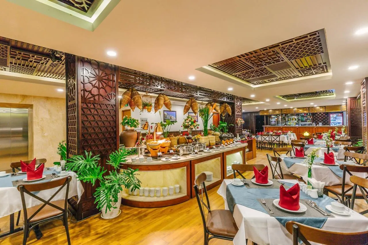 Happy Life Grand Hotel & Rooftop Skybar Ho Chi Minh City
